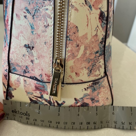 Danier floral print handbag - Picture 9 of 12